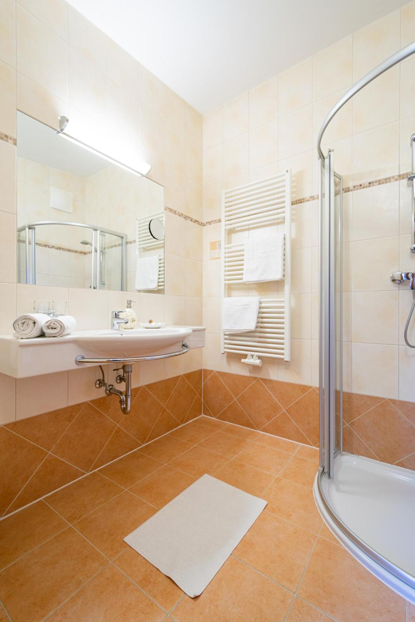 Landhotel Hubengut Bed And Breakfast 라드스타드트 외부 사진