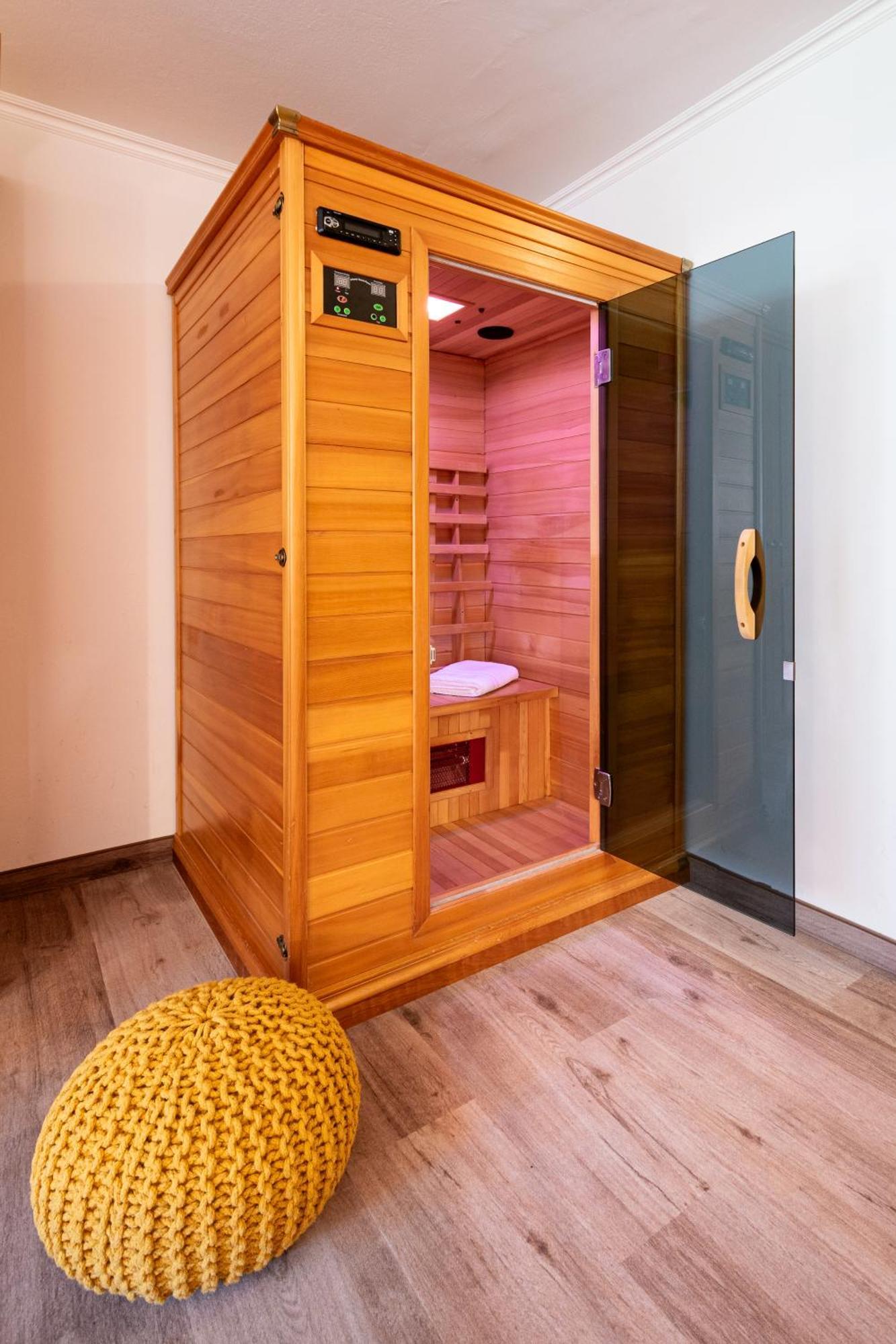 Landhotel Hubengut Bed And Breakfast 라드스타드트 외부 사진