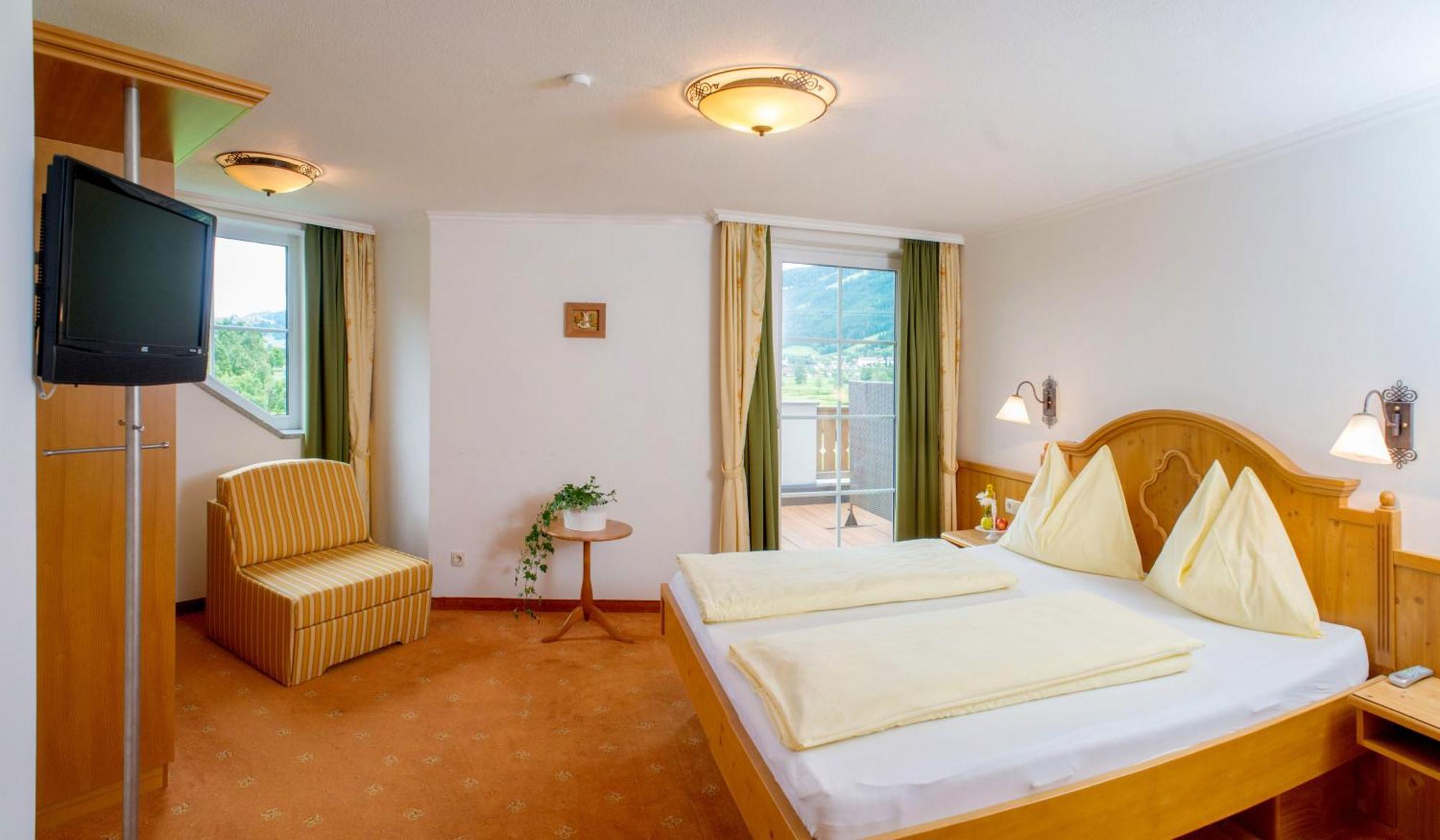 Landhotel Hubengut Bed And Breakfast 라드스타드트 외부 사진