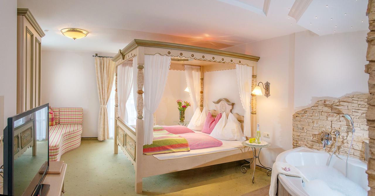 Landhotel Hubengut Bed And Breakfast 라드스타드트 외부 사진
